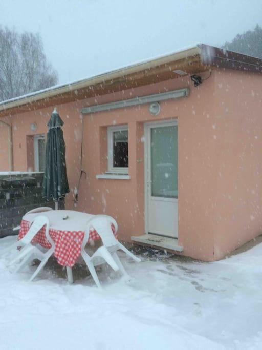 Le Coin Tranquille Au Pied Du Puy De Dome Apartment Pontgibaud Exterior photo